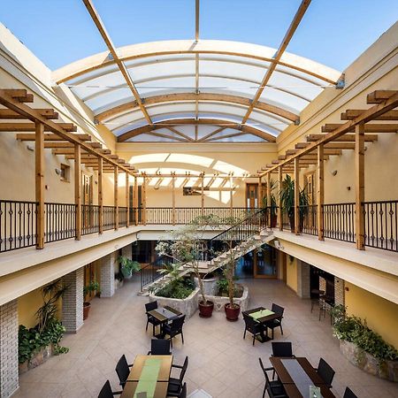 Atrium Agard Panzio Bed & Breakfast Gardony Bagian luar foto