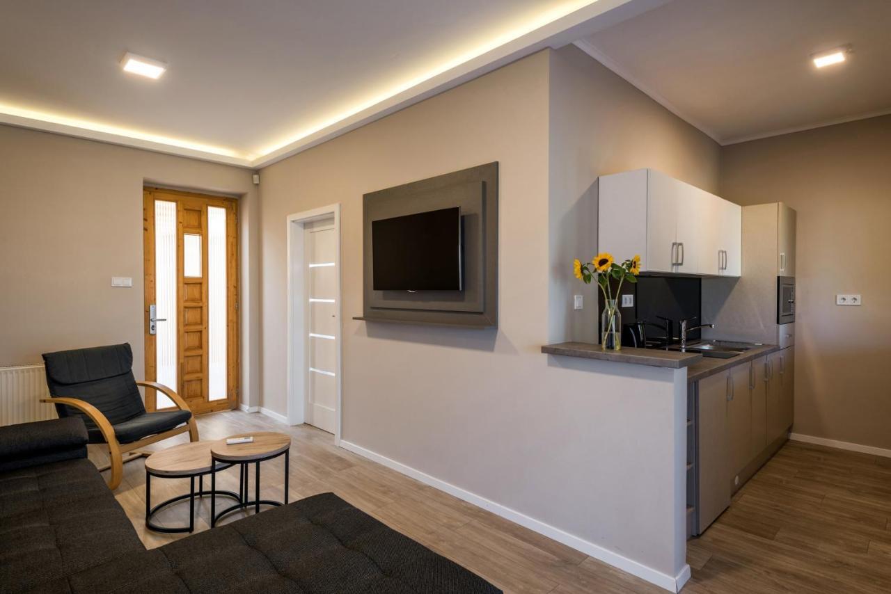 Atrium Agard Panzio Bed & Breakfast Gardony Bagian luar foto