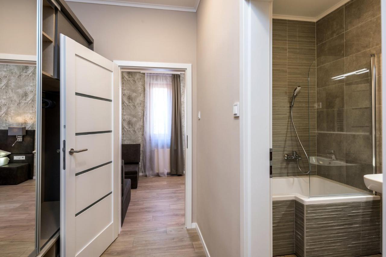 Atrium Agard Panzio Bed & Breakfast Gardony Bagian luar foto